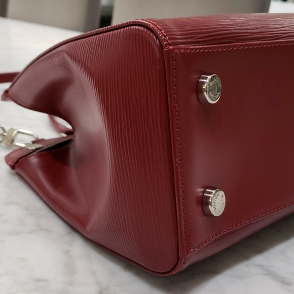 100% Authentic!! Red Louis Vuitton Epi Brea MM - Picture 8 of 10